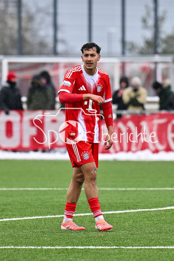 FC Bayern Amateure - SGV Freiberg Fussball | MUNICH, GERMANY - 29. JANUARY: im Bild Mudaser SADAT (FC Bayern München 20) während dem Testspiel zwischen den Amateuren des FC Bayern und dem SGV Freiberg Fussball am FC Bayern Campus