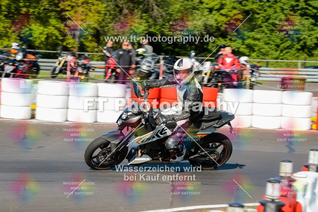 Moto-TeamOBK-21147 | Hier findet Ihr Bilder von Touristenfahrten auf der Nürburgring Nordschleife oder von anderen Veranstaltungen die ich besucht habe. Viel Spass beim Durch Schauen 