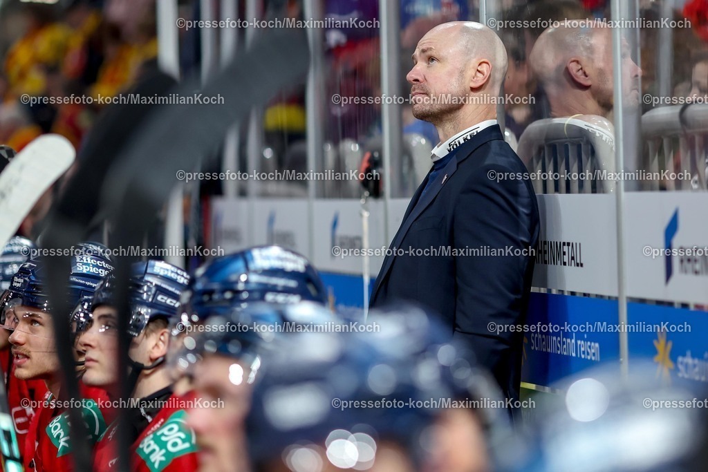 DEG02032502073 | 02.03.2025, Eishockey, Penny DEL, Düsseldorfer EG - Nürnberg Ice Tigers, PSD-BANK Dome: Cheftrainer Steven Reinprecht (DEG)