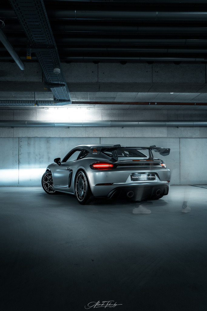 718 Cayman GT4 RS Manthey | Entdecken Sie die faszinierende Welt von Alexander Tschuncky Arts: Kreative Fotografie, atemberaubende Automobilkunst und hochwertiger Bilderdruck. Lassen Sie sich inspirieren! - Realisiert mit Pictrs.com