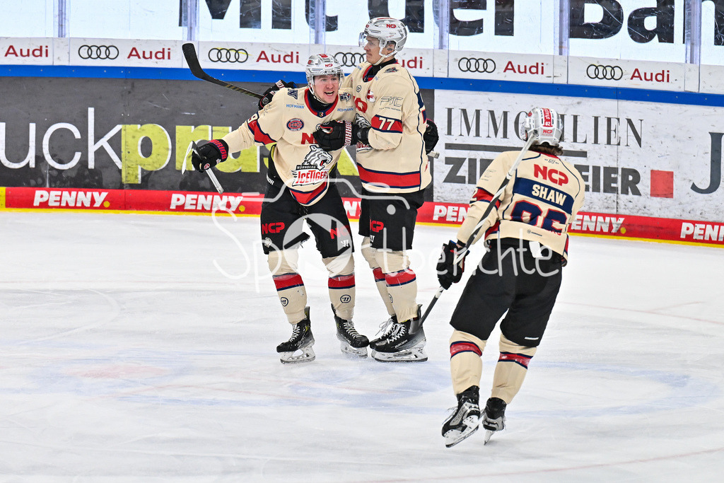 ERC Ingolstadt - Nuernberg Ice Tigers | Jubel der Gaeste nach dem Treffer zum 1-1 durch Will GARBER (Nuernberg Ice Tigers 77) / Tor / Torschuetze / Freude / Happy / DEL: ERC Ingolstadt - Nuernberg Ice Tigers, Saturn Arena am 21.03.2025