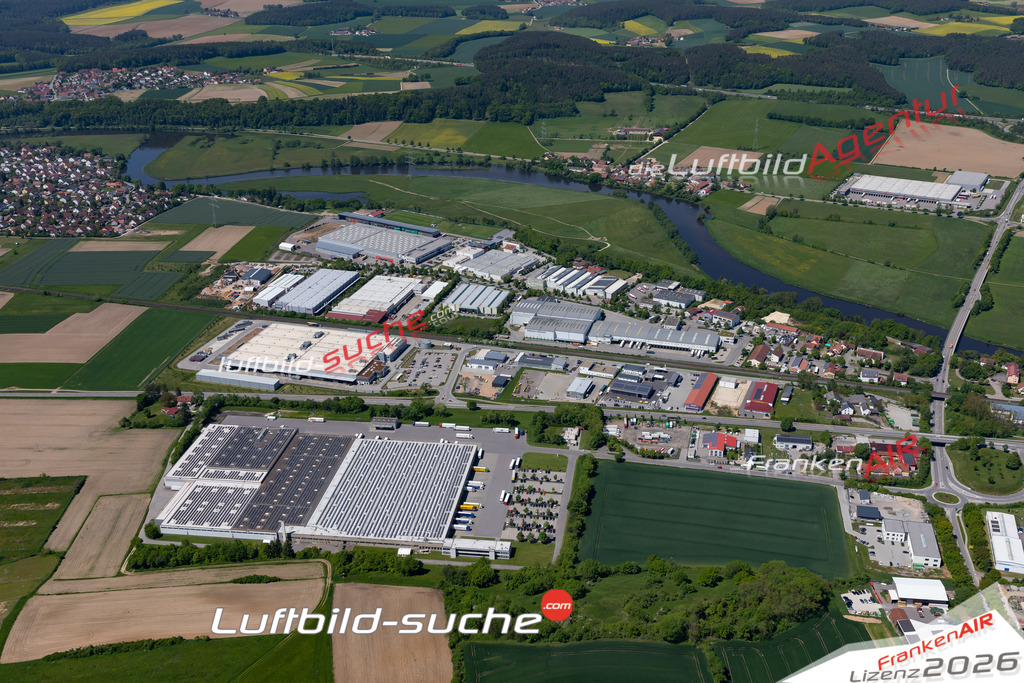 Die Luftaufnahme Gewerbegebiet - Regenstauf wurde 2021 mittels Flugzeug (keine Drohne) erstellt. Hohe Auflösung -für große Poster und Wandbilder geeignet!