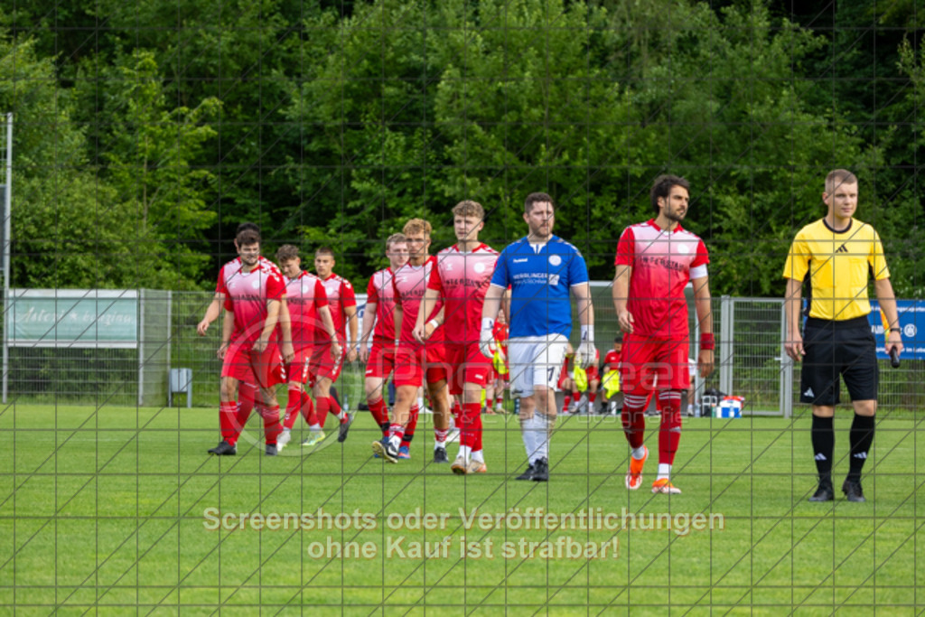 20250616_182801_0057 | #,  TV Eybach (weiß) vs. 1.FC Donzdorf II (rot), Fussball, Entscheidungsspiel 3 in Kreisliga A3 - Bezirk Neckar/Fils, Saison 2024/2025, Rasensportplatz, Staufenecker Str. 41, 73084 Salach, 16.06.2025 - 18:30 Uhr,Foto: PhotoPeet-Sportfotografie/Peter Harich