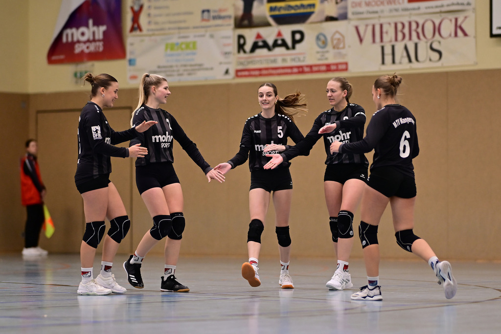 Faustball I Frauen I Saison 2025-2026 I Bundesliga Nord I 7c. Spieltag I MTV Wangersen - Ohligser TV | Der Sportfotograf. - Realisiert mit Pictrs.com