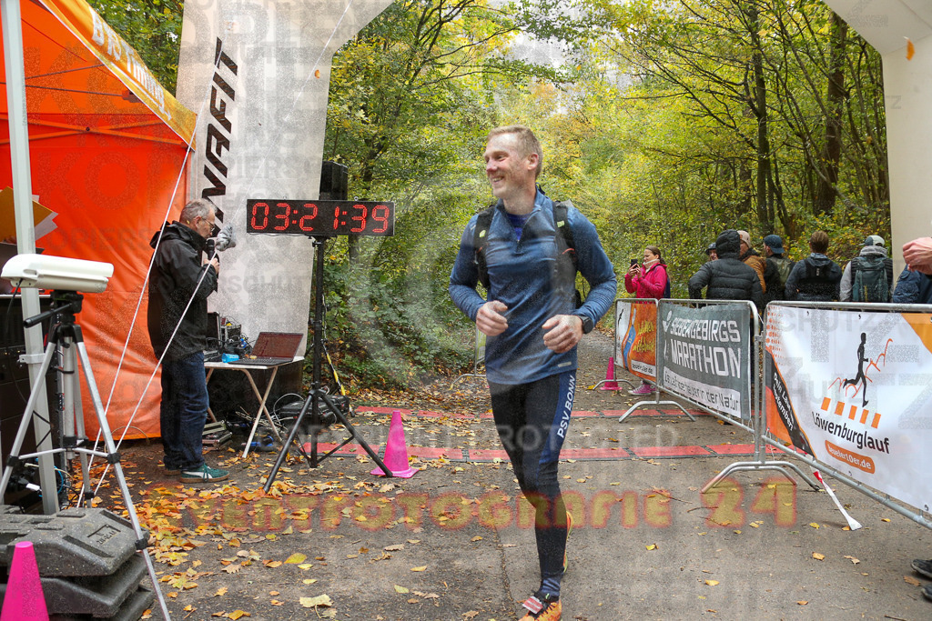 251026_1323_EX1_3304 | Sportfotografie im Rhein-Sieg Kreis, Köln, Bonn, NRW, Rheinland Pfalz, Hessen, etc. Unser Tätigkeitsfeld umfasst den Laufsport vom Volkslauf über den Marathon, Duathlon, Triathon bis zum Ultralauf wie Kölnpfad Ultra oder Schindertrail.