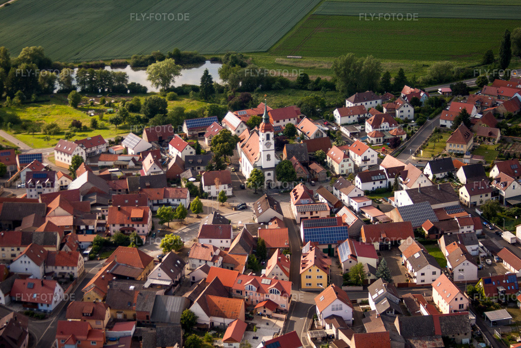 Luftbild: Fluß- Uferbereichen des Main im Ortsteil Hirschfeld in Röthlein im Bundesland Bayern in Deutschland. Foto: IMG_66189.jpg vom 30.05.2014 durch Werner Riehm/FLY-FOTO.de