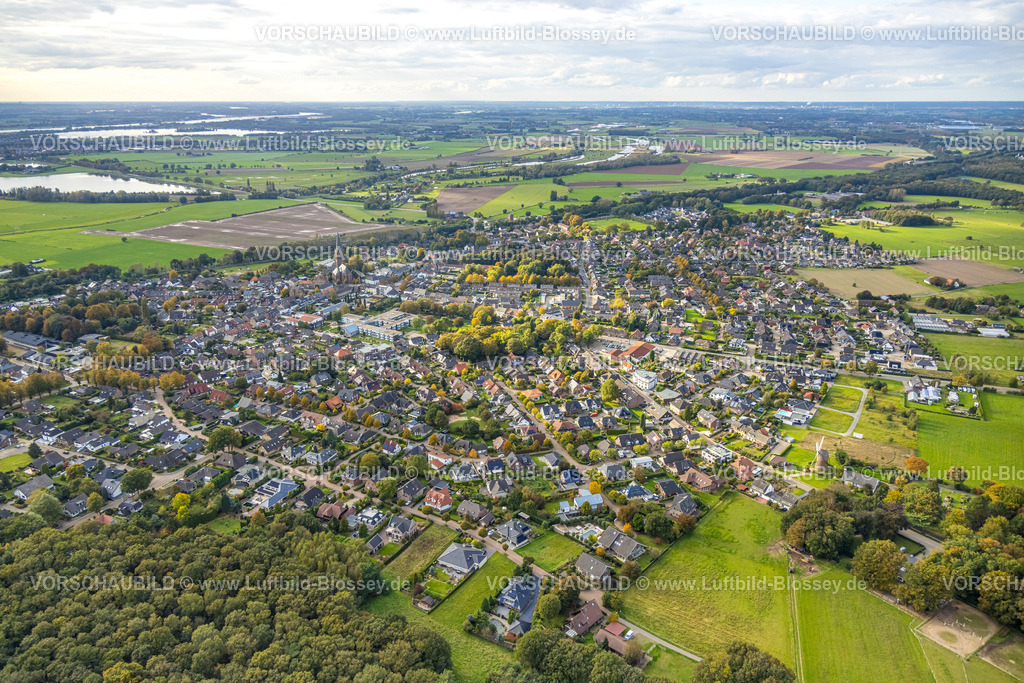 Emmerich241010681 | Luftbild, Wohngebiet und Ortsansicht mit St. Martinus-Stift Wohnen und Leben im Alter, Fernsicht und Wolken, Elten, Emmerich am Rhein, Niederrhein, Nordrhein-Westfalen, Deutschland
