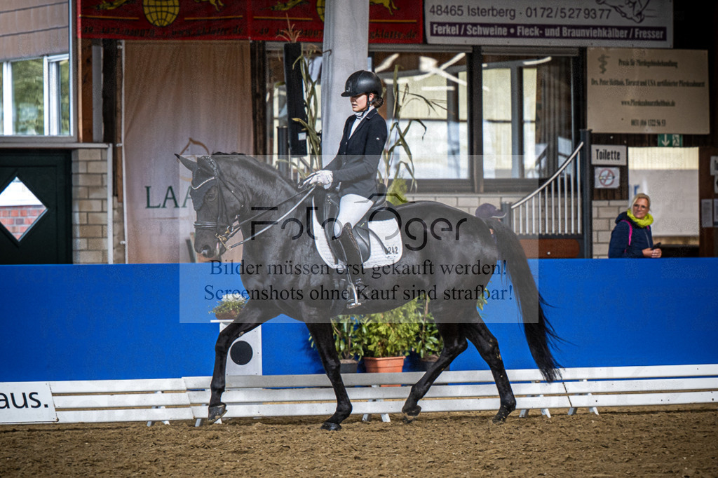 DOS_2678 | Entdecke hochwertige Reitturnierfotos von Foto Oger. Professionell, emotional und authentisch – jetzt Lieblingsmomente im Shop bestellen.Deutschlandweite Turnierfotografie. - Realisiert mit Pictrs.com