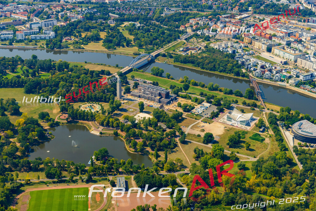 Rotehornpark Magdeburg Bild- Das Luftbild wurde 2025 vom UL-Flugzeug heraus erstellt ( keine Drohne bzw. Drohnenaufnahme ) - Hochauflösende Luftaufnahme -Nicht vergleichbar mit Google Maps oder Satelittenbilder- Die Geschenkidee !Mit Lizenz und Bildrechte bestellbar - CC