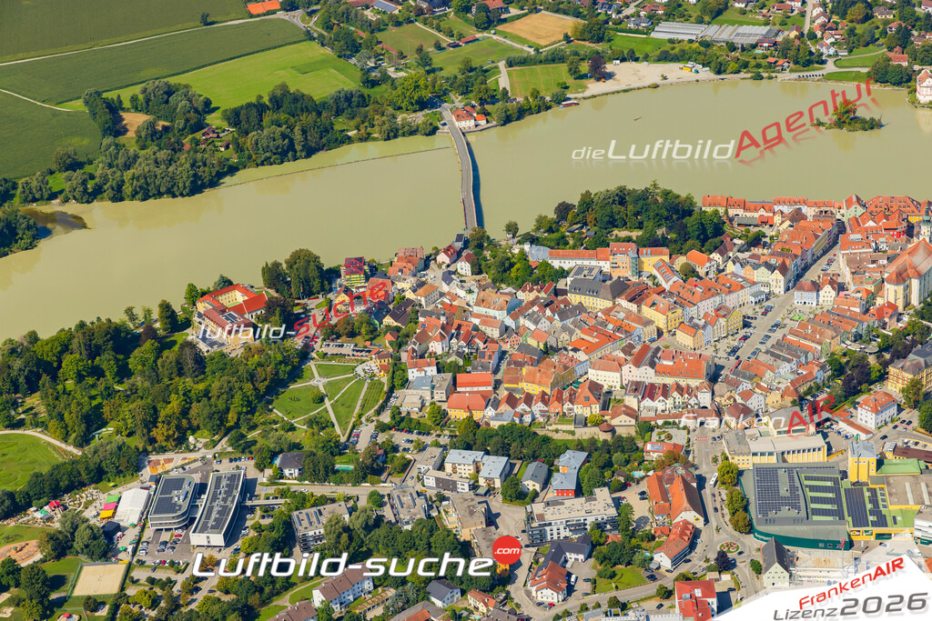 Luftaufnahme der Stadt Schärding - Die Luftaufnahme wurde 2025 vom UL-Flugzeug heraus erstellt ( keine Drohne ) - Hochauflösende Luftaufnahme - für professionelle Ausdrucke geeignet. Die Geschenkidee !Mit Lizenz und Bildrechte bestellbar