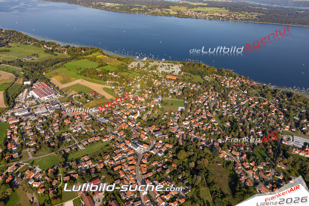 Aktuelles Luftbild von  Utting am Ammersee - Die Luftaufnahme wurde 2020 mittels UL-Flugzeug erstellt ( keine Drohne ) - hochauflösende Kamera-Systeme von  Canon -Beste Qualität - Für grossformatige Ausdrucke geeignet. Die Geschenkidee !