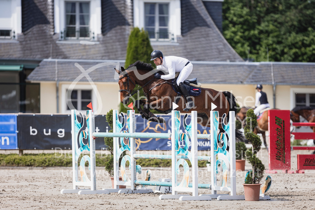 250531_MayDays_M2-Springen-536 | Deine schönsten Turniermomente als professionelle Fotos! Entdecke hochwertige Pferdesport-Fotografie im Online-Shop. Jetzt Fotos finden & bestellen!