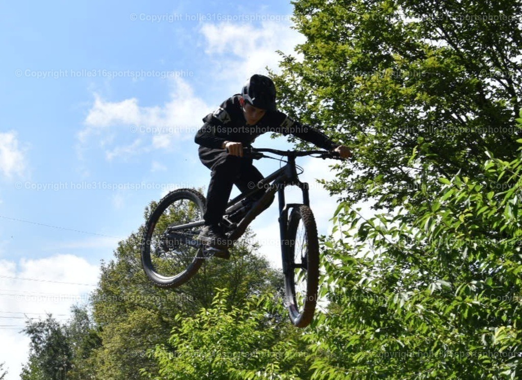 DSC_0028 | Sportfotografie , Motorsport, Motoross, Reitsport, Mointainbike, Enduro,
Landschaft , Outdoor, Eventfotografie, Landschaft, Bilder online bestellen - Realisiert mit Pictrs.com