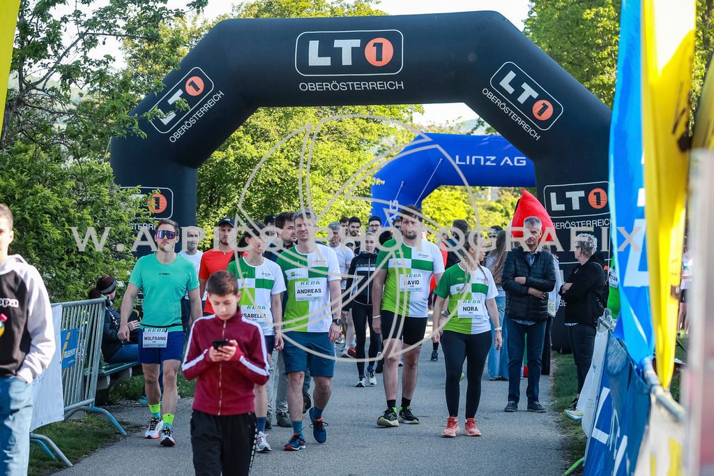 ..... | LINZ,AUSTRIA,27.April 25, Int. 3 Brückenlauf Linz  , Image shows: Photo: WAPICS / Manuel Binder