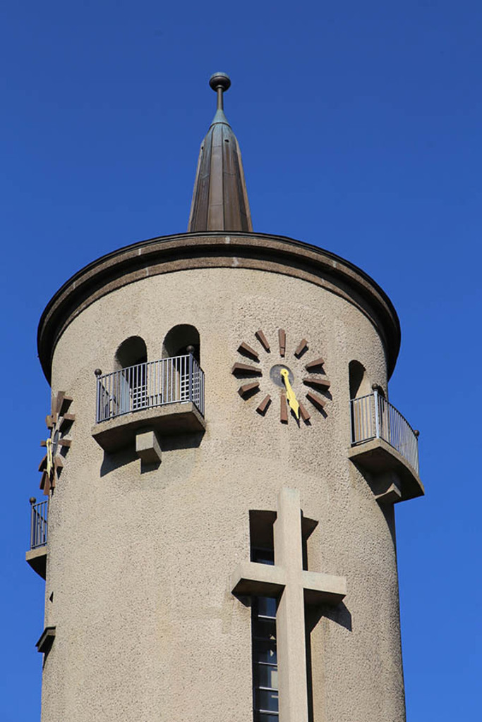 Bethanienkirche | Entdecke über 20 Kategorien Leipzig-Motive: Foto-Downloads, hochwertige Poster, Leinwand- & Fine-Art-Prints. Jetzt Lieblingsfoto im Bildlexikon Leipzig Shop bestellen!