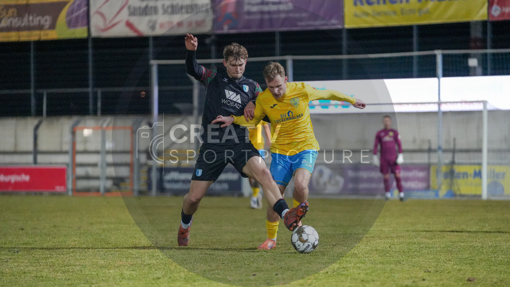 Fußball, Herren, Saison 2025/2026, Regionalliga Nordost, 20. Spieltag, FSV 63 Luckenwalde vs. 1.FC Magdeburg II, Mittwoch 04.03.2026, Werner-Seelenbinder-Stadion Luckenwalde, | Fußball, Herren, Saison 2025/2026, Regionalliga Nordost, 20. Spieltag, FSV 63 Luckenwalde vs. 1.FC Magdeburg II, Mittwoch 04.03.2026, Werner-Seelenbinder-Stadion Luckenwalde, Im Bild: Joonas Joachim Peter Frenzel (l. Magdeburg) und Fabio Schneider (r. Luckenwalde) - Realisiert mit Pictrs.com