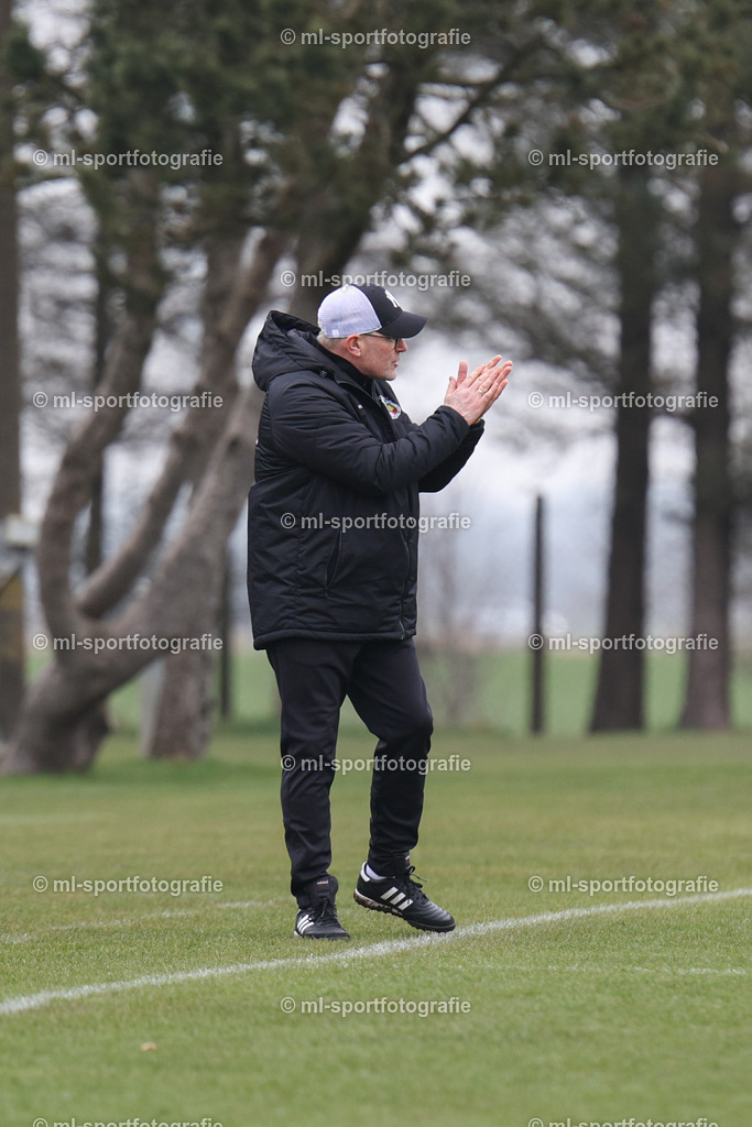 Fußball I Frauen I Saison 2025/2026 I Oberliga Schleswig-Holstein I 14. Spieltag I SV Frisia 03 Risum-Lindholm - SV Wahlstedt | ml-sportfotografie - Realisiert mit Pictrs.com