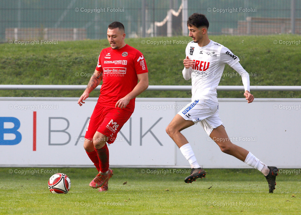A_LUI_301022_08 | SPORT FUSSBALL LANDESLIGA OST ST.MAGDALENA-DONAU LINZ 30.OKT.2022 
IM BILD:MARKO LEKIC-NINIC (MAGDALENA) UND ARGJEND HYSENI (DONAU) FOTO:FOTOLUI