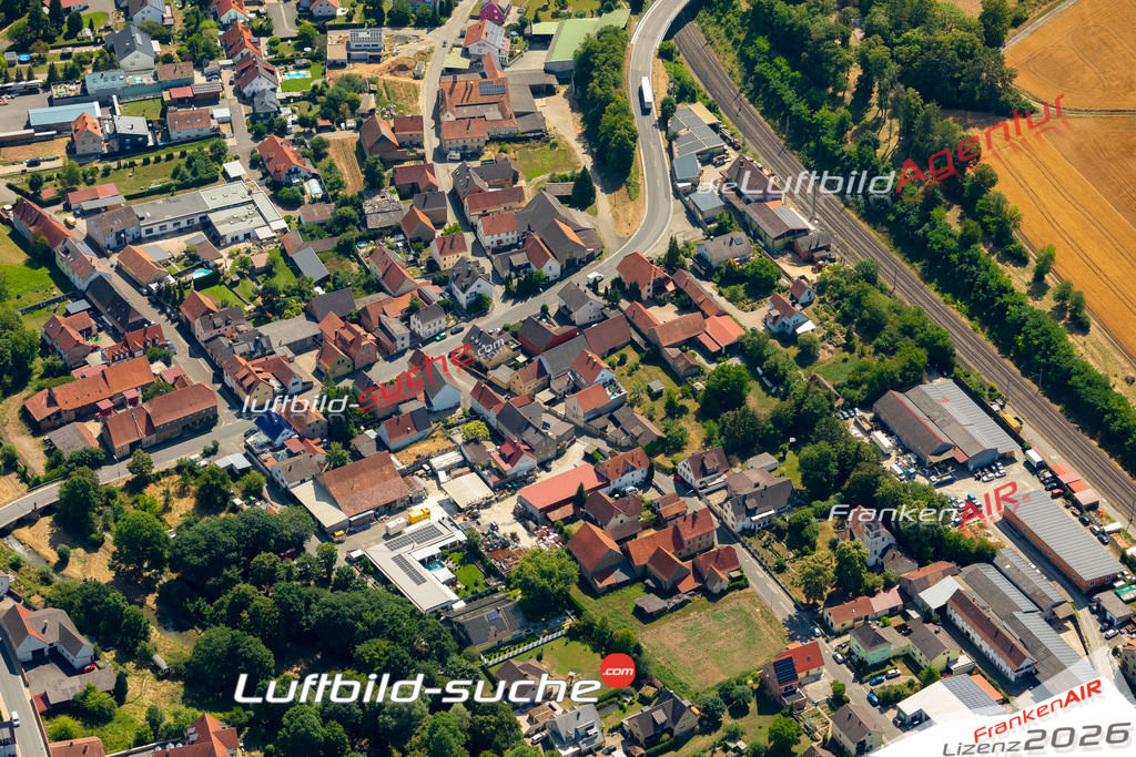 Das Luftbild zeigt : Würzburger Straße Arnstein - Die Luftaufnahme wurde 2023 vom UL-Flugzeug aus erstellt ( keine Drohne ) - Hochauflösende Luftaufnahme - Für grossformatige Ausdrucke geeignet. Die Geschenkidee !Mit Lizenz und Bildrechte bestellbar