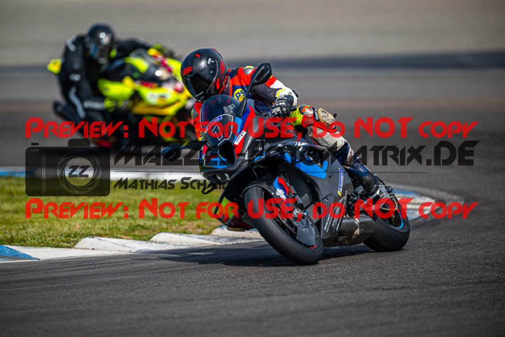 MaZZes_FotoMatrix_230410_7958 | ROT