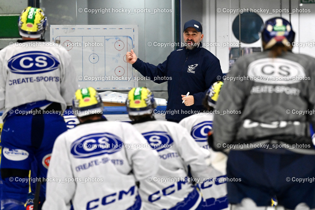 Eistrainig EC VSV mit Headcoach Pierre Allard | Eistraining EC VSV mit Headcoach Pierre Allard, 1.Eistraining EC VSV mit Headcoach Pierre Allard am 02.12.2025 in Villach (Stadthalle Villach), Austria, (Photo by Bernd Stefan)