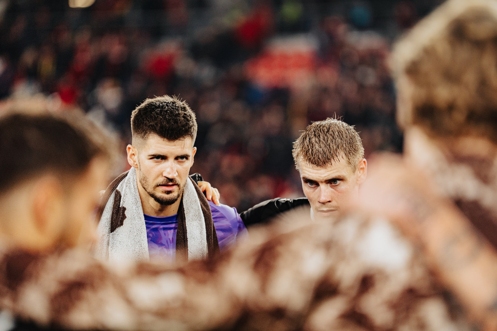 FCS00323 | Der offizielle Shop für FC St. Pauli Fotos. Wähle aus Spielszenen & Fanmomenten dein FCSP Wunschformat. Wir liefern Millerntor-Atmosphäre.