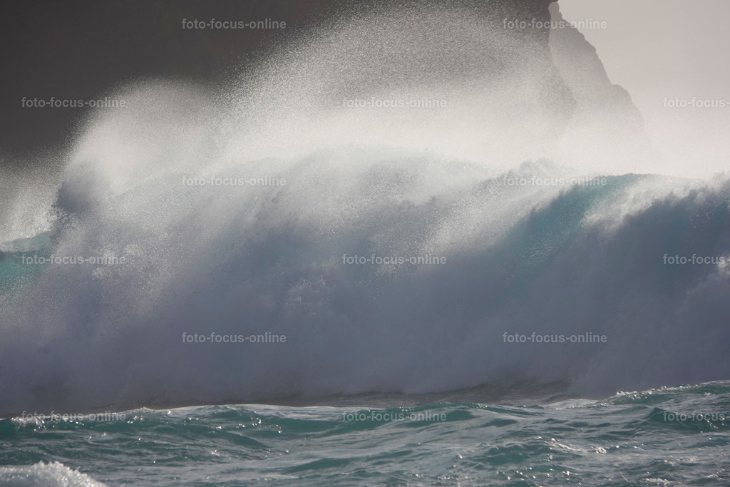 Wild waves | Atlantic breakwater