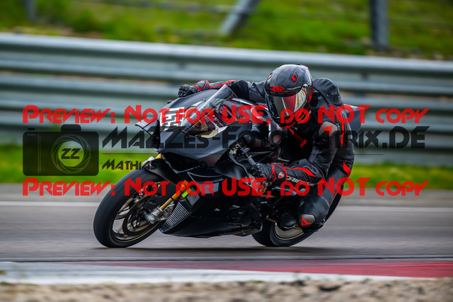 MaZZes_Fotomatrix_240415_6007705_5101 | S2