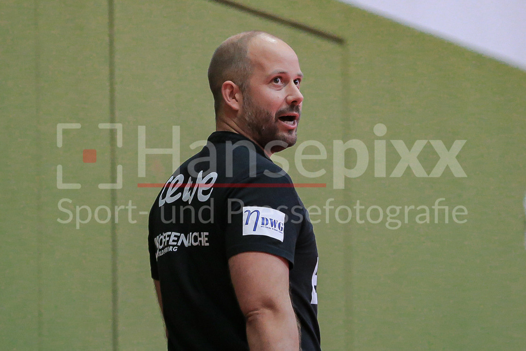 Handball, Testspiel Frauen, SV Werder Bremen - VfL Oldenburg | v.li.: Niels Bötel (Trainer, Cheftrainer, VfL Oldenburg) Portrait, Nahaufnahme, Einzelfoto, Einzelbild