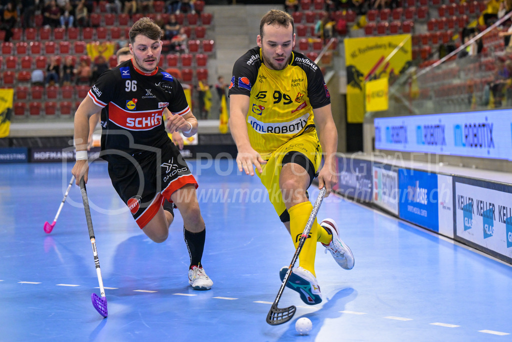 HC Rychenberg vs UHC Uster - 14. October 2022 | HC Rychenberg vs UHC Uster
AXA Arena, Winterthur
Daniel Keller (#99 HC Rychenberg) gegen Marco Klauenbösch (#96 UHC Uster).
Bild: Sportfotografie Markus Aeschimann | www.markus-aeschimann.ch - Realisiert mit Pictrs.com