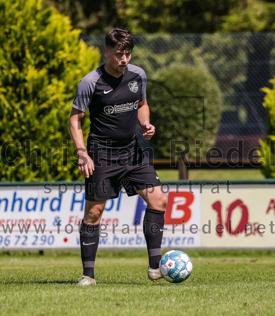2023-08-12_087_FC_Langengeisling_gegen_ESV_Freilassing | Erding, Deutschland, 12.08.2023:
Fußball, Bezirksliga Oberbayern Ost 2023 / 2024, 4. Spieltag, FC Langengeisling gegen ESV Freilassing, Endergebnis: 2:1

Maximilian Maier (FC Langengeisling, #10)

Foto: Christian Riedel / fotografie-riedel.net