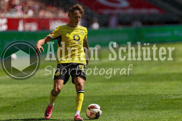 25.07.2026, GER, Fussball, Herren, Vorbereitungsspiel, Saison 2026/2027, Fortuna Düsseldorf - Borussia Dortmund | Arne Wessels (BVB) in Aktion am Ball, Einzelaktion