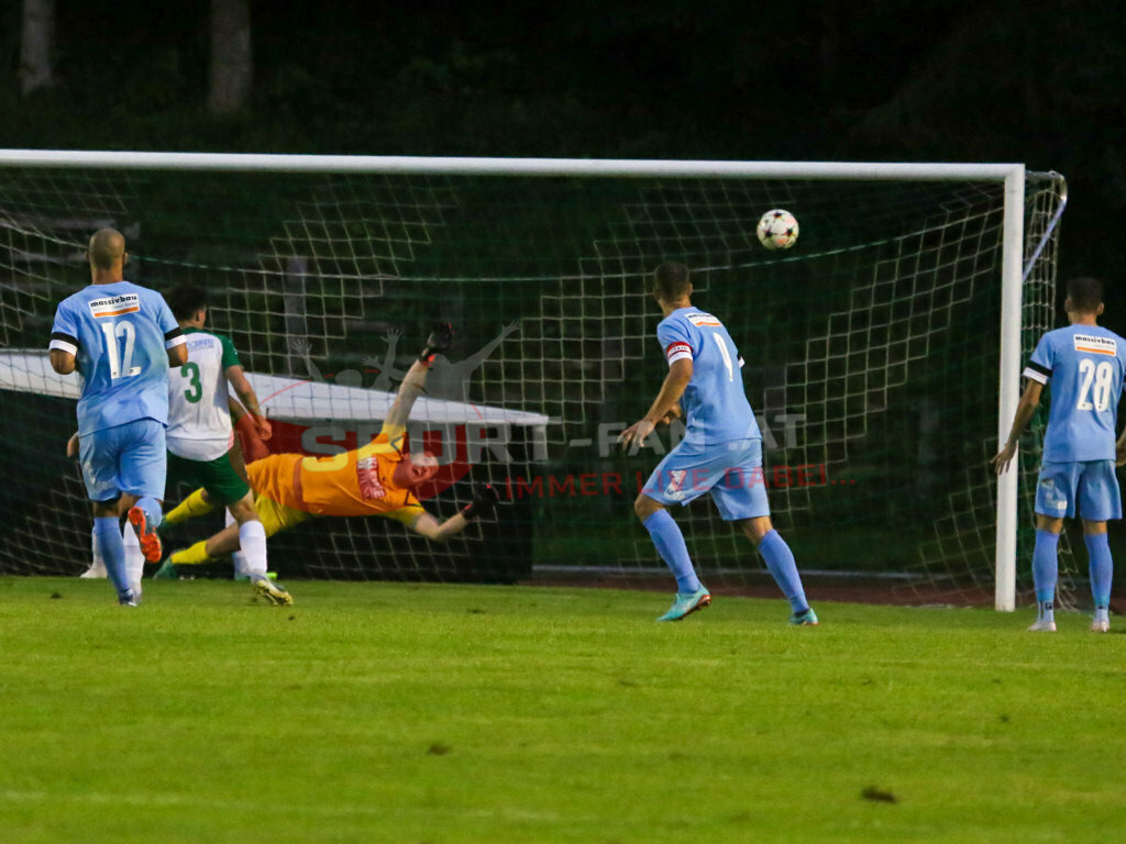 VST Völkermarkt - SVG Bleiburg 2-2, Kärntner Liga 2. Runde | Florian Zitterer (VST Völkermark #1) Lazar Gacic (SVG Bleiburg #12) Marcel Hrowath (VST Völkermark #3) Adnan Besic (SVG Bleiburg, K, #9) Al Mahic (SVG Bleiburg #28) VST Völkermarkt - SVG Bleiburg 2-2 am 08.08.2023 in Völkermarkt
(Lilienberg Arena), Austria, (Photo by Ernst Krawagner sport-fan.at) - Realisiert mit Pictrs.com
