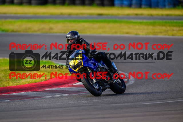 MaZZes_FotoMatrix_240724_6007705_2-509 | GELB