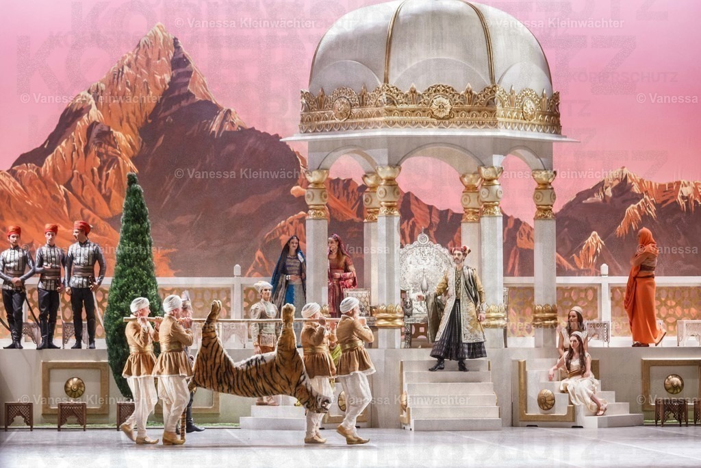  Ballett "La Bayadère" (Fotoprobe) in der Staatsoper unter den Linden | Berlin, 02.11.2018: Fotoprobe des Balletts "La Bayadere" in der Staatsoper Unter Den Linden.  - Realisiert mit Pictrs.com