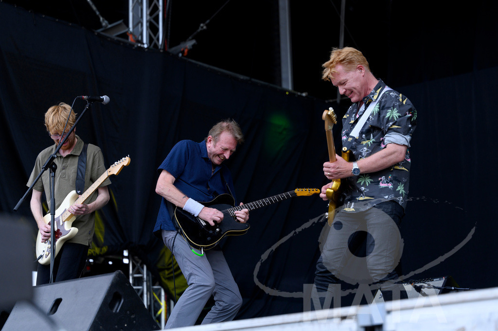 _DWA6631 | Schottisch Gitarrist Jamie Watson, sein Bruder Bruce Watson und Sänger Simon Hough von der Band Big Country  bei ihrem Auftritt im Rahmen des Festival Lieder am See 2024 in Franken Enderndorf Spalt, 27.07.2024 Bayern Deutschland - Realisiert mit Pictrs.com