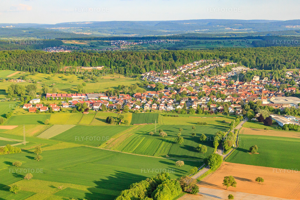 Luftbild: Ortsansicht aus Norden im Ortsteil Stupferich in Karlsruhe im Bundesland Baden-Württemberg in Deutschland. – Foto: IMG_27492.jpg vom 23.05.2010 durch Werner Riehm/FLY-FOTO.de – Auflösung des Originals: 4752 x 3168 px