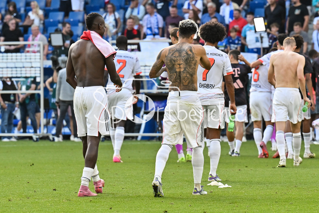 TSG 1899 Hoffenheim - FC Bayern München | im Bild Nicolas JACKSON (FC Bayern München 11) und Luis DIAZ (FC Bayern München 14), Rücken, Tattoo, Bundesliga: TSG 1899 Hoffenheim - FC Bayern München; PreZero-Arena am 20.09.2025 / DFL REGULATIONS PROHIBIT ANY USE OF PHOTOGRAPHS AS IMAGE SEQUENCES AND/OR QUASI-VIDEO