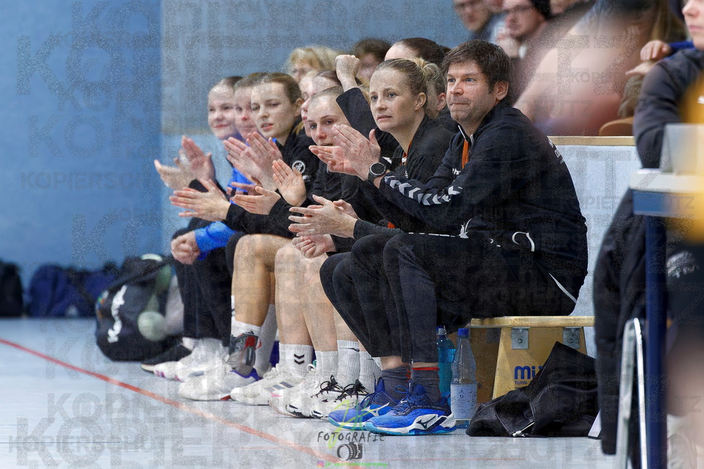 Frauen Oberliga Mitte (HHV); HSG Eibelshausen/Ewersbach - HSG Wettenberg II | Frauen Oberliga Mitte (HHV); HSG Eibelshausen/Ewersbach - HSG Wettenberg II am 13.12.2025 in Steinbrücken (Sporthalle am Hammerweiher)Photo © 2025 - Jörg Heinrich - Realisiert mit Pictrs.com