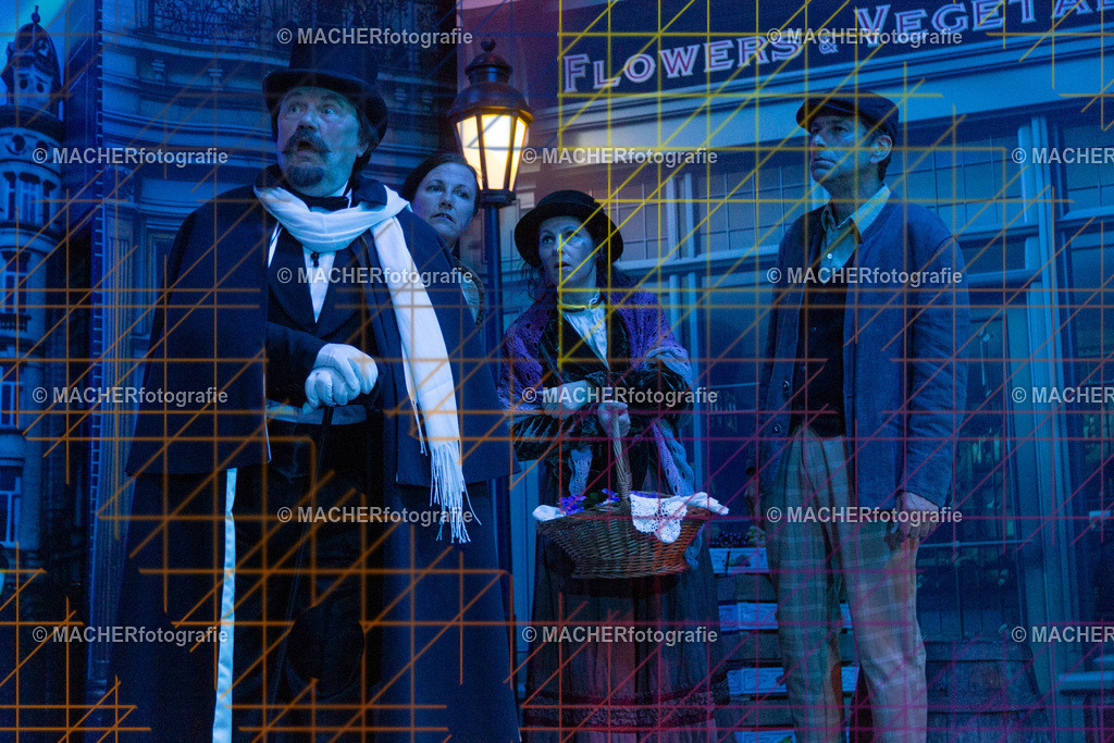 024_MFL-2025 | Portraitbilder von Regisseur; Darsteller; Techniker; Maske; Kostüme; Chor; Musiker; Bilderserie der Generalprobe und der Premierenvorstellung, Szenenbilder; Ausdrucksstudien; Bühnenüberblick; Bühnenkulissen; Pressefotos inkl. Redaktionsfoto Darstellergruppe.