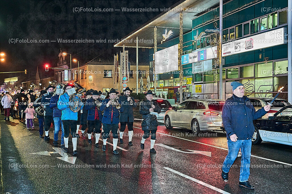 ALP9402_Wieselburger ADVENT_Wintersonnenwendfeier | (C)FotoLois.com, Alois Spandl, Wieselburger Advent, Wintersonnenwendfeier mit Umzug durch die Stadt, Sonnenwendfeuer und Perchtenlauf mit Show im Schlosspark, Mitwirkung der Partnergemeinde EINBECK, Sa 17. Dezmber 2022.