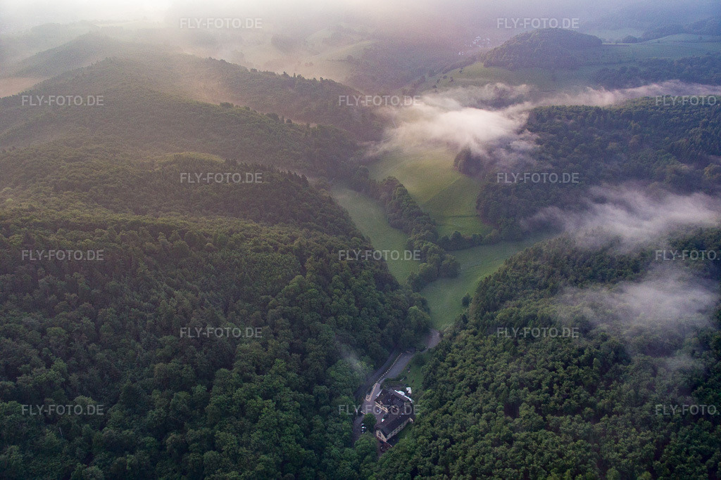 Luftbild: Hotel Brandhof in Seeheim-Jugenheim im Bundesland Hessen in Deutschland. Foto: IMG_089164.jpg vom 25.05.2016 durch Werner Riehm/FLY-FOTO.de