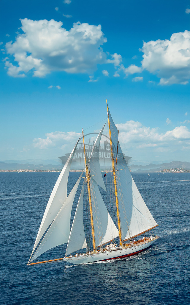 ELENA St Tropez | Exklusive Hamburg collagen, tolle Segelbilder und viele weitere tolle Motive auf Leinwand, Poster, Alu-Dibond, u.v.m. findet Ihr bei uns auf hamburgbild.de. Findet Euer Wandbild für Euer Zuhause, Büro oder die  Praxis…. - Realisiert mit Pictrs.com