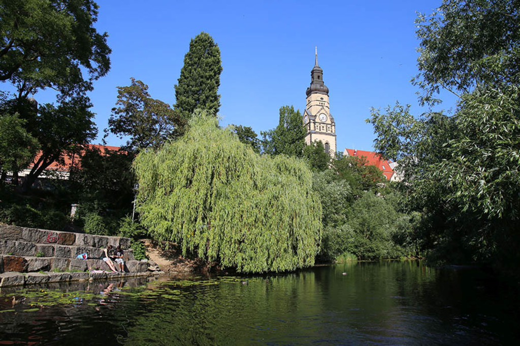 Karl-Heine-Kanal - an der Philippuskirche | Entdecke über 20 Kategorien Leipzig-Motive: Foto-Downloads, hochwertige Poster, Leinwand- & Fine-Art-Prints. Jetzt Lieblingsfoto im Bildlexikon Leipzig Shop bestellen!