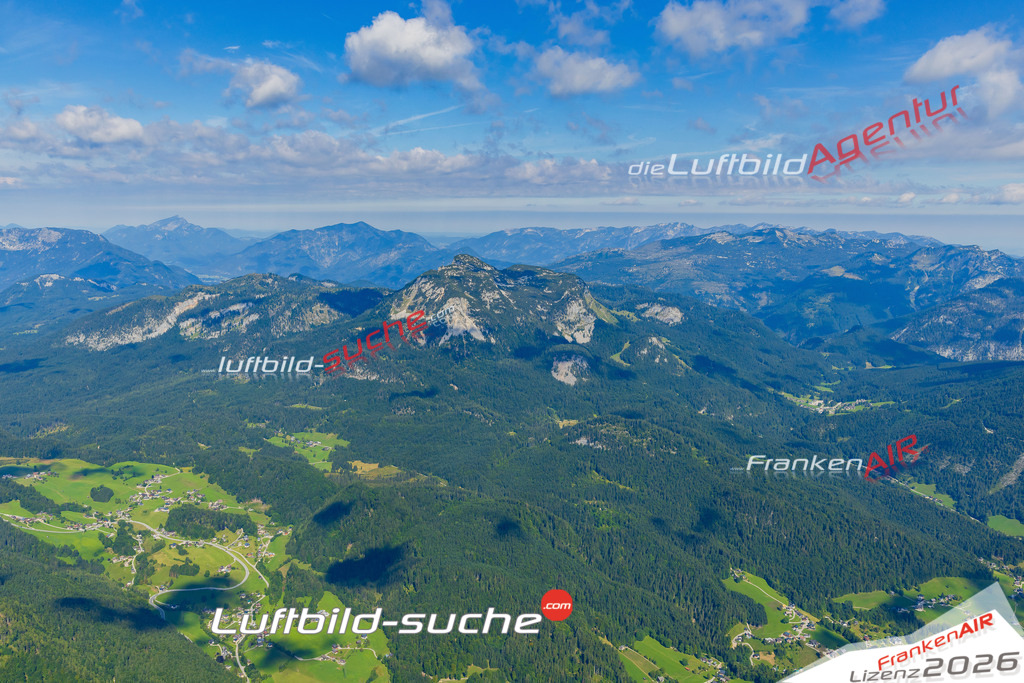 Luftaufnahme der Stadt Altaussee - Die Luftaufnahme wurde 2025 vom UL-Flugzeug heraus erstellt ( keine Drohne ) - Hochauflösende Luftaufnahme - für professionelle Ausdrucke geeignet. Die Geschenkidee !Mit Lizenz und Bildrechte bestellbar