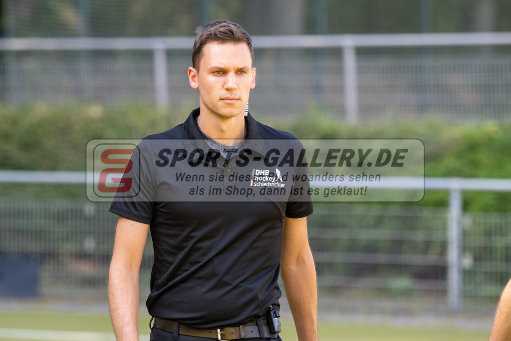 SFE_20220903_0009 | Schiedsrichter  ; 1. Bundesliga Hockey Herren Rot-Weiss Köln - TSV Mannheim am 03.09.2022 in Köln (KTHC Stadion Rot-Weiss Köln Tennis and Hockey Club), Photo: Stephan Fehrmann 2022 (Sports-Gallery)