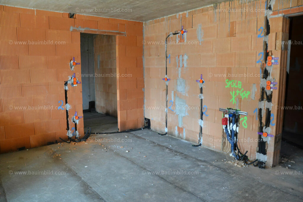 bib-lg17-elektroinstallation-0150 | Nach LV-Leistungsgruppen sortierte Detailfotos über den Bau eines Hauses. Alle Hausbau-Bilder direkt vom Urheber und Autor der Website Haus-Selber-Bauen.com