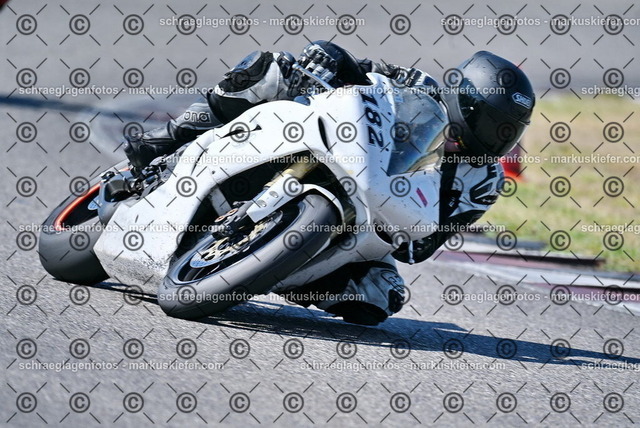26bt04-0189 | markuskiefer.com - Realisiert mit Pictrs.com