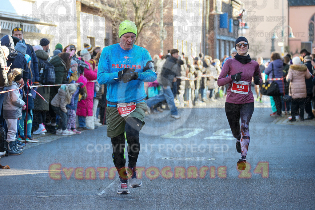 241201_1228_EX1_2275 | Sportfotografie im Rhein-Sieg Kreis, Köln, Bonn, NRW, Rheinland Pfalz, Hessen, etc. Unser Tätigkeitsfeld umfasst den Laufsport vom Volkslauf über den Marathon, Duathlon, Triathon bis zum Ultralauf wie Kölnpfad Ultra oder Schindertrail.
