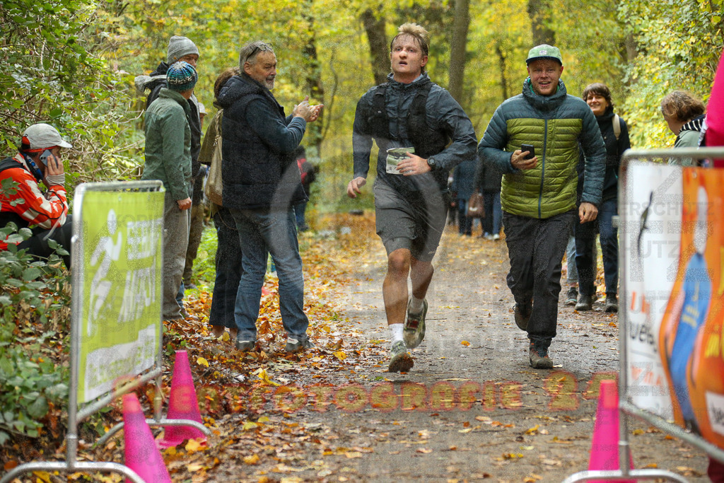251026_1315_EX1_3010 | Sportfotografie im Rhein-Sieg Kreis, Köln, Bonn, NRW, Rheinland Pfalz, Hessen, etc. Unser Tätigkeitsfeld umfasst den Laufsport vom Volkslauf über den Marathon, Duathlon, Triathon bis zum Ultralauf wie Kölnpfad Ultra oder Schindertrail.